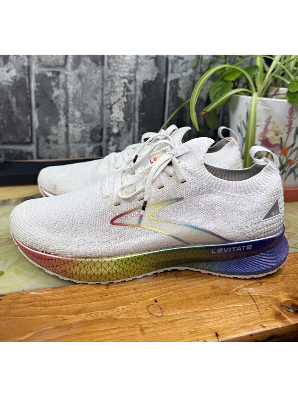 Brooks Levitate StealthFit 5 White/Multicolor Low Top Lace-Up Sneaker 120359